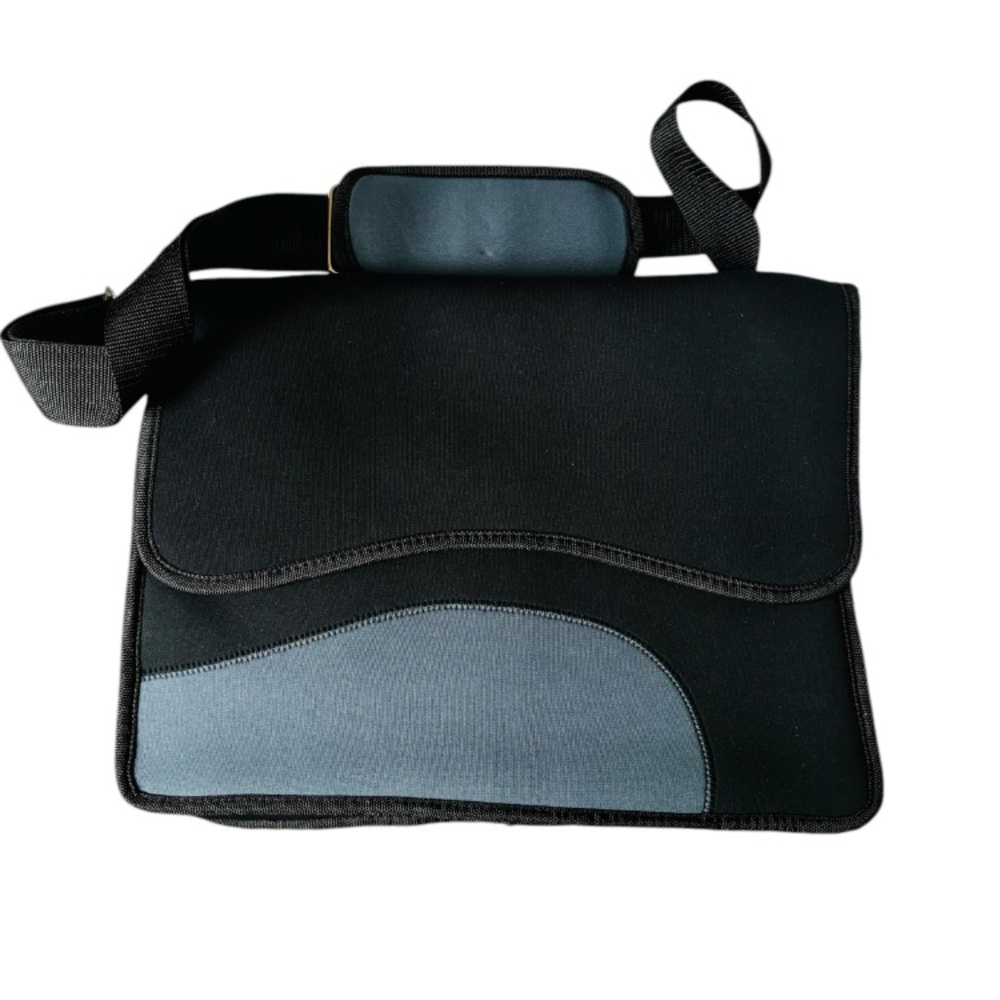 NWT Padded/Insulated Messenger / Laptop / Travel Bag. Unisex.